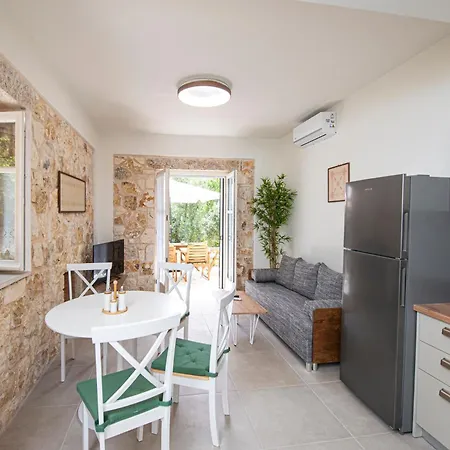 Lagadia Stone House Apartmán *