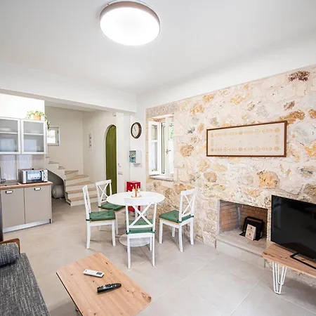 Διαμέρισμα Lagadia Stone House *