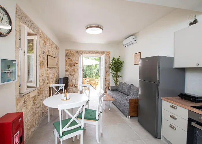 Lagadia Stone House Апартаменты *