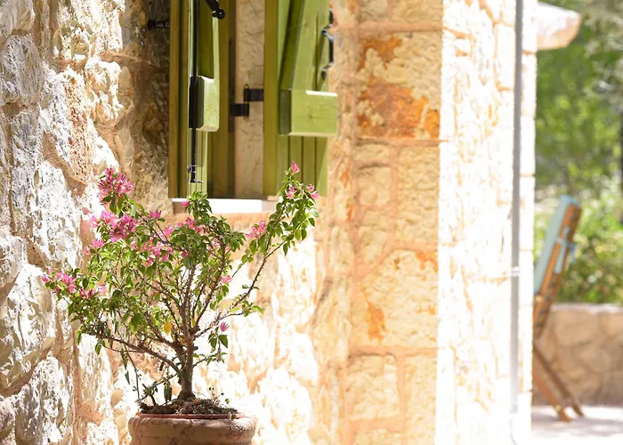 Lagadia Stone House Апартаменты *